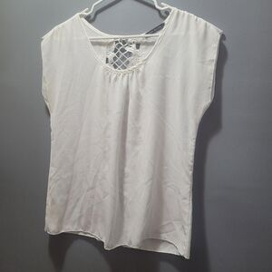 Suzy Shier White Short Sleeved Top